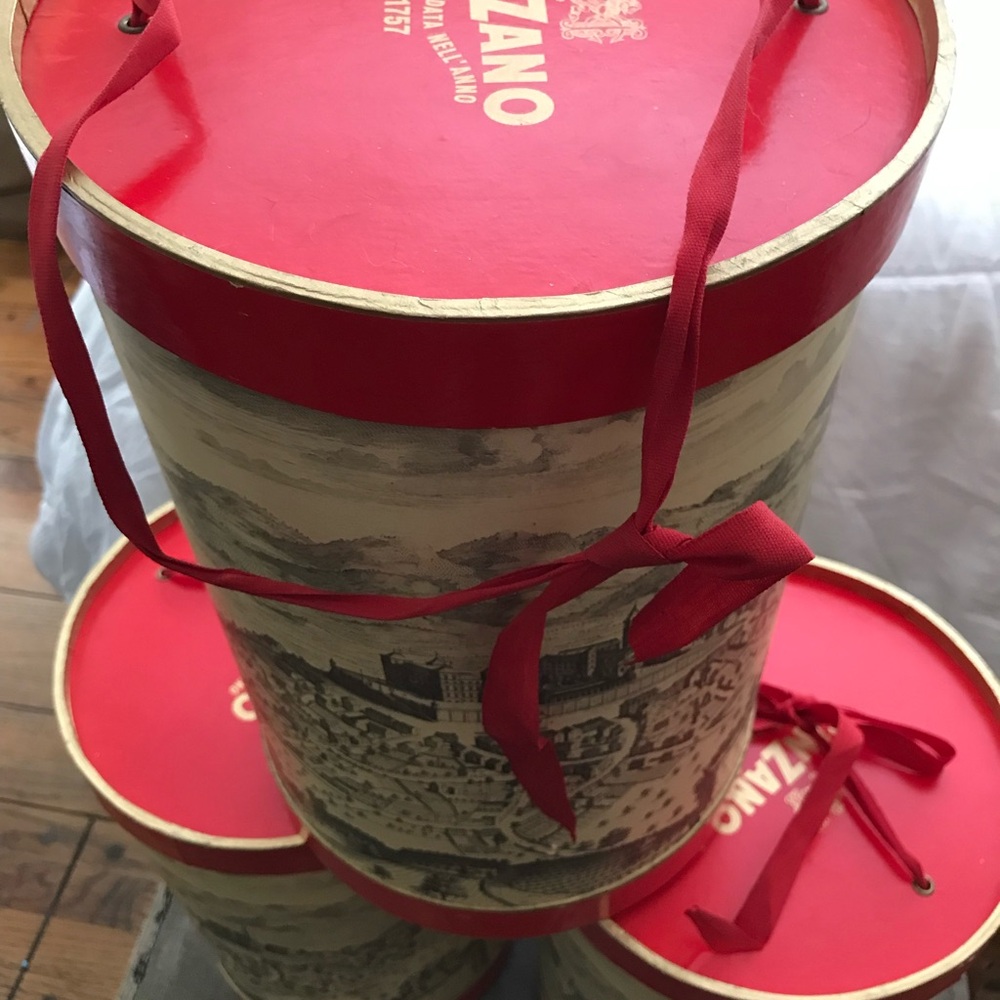 1 Cinzano Red wine gift box vintage
